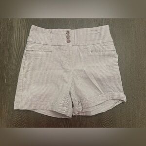 SOHO APPAREL LTD TAN AND WHOTE PINSTRIPE CASUAL SHORTS - Size Small SKU:134